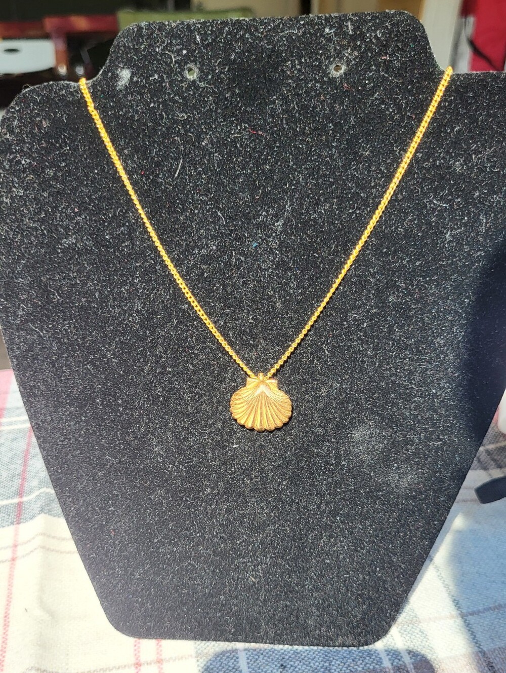 Vintage 90s Shell Faux Yellow Gold Necklace